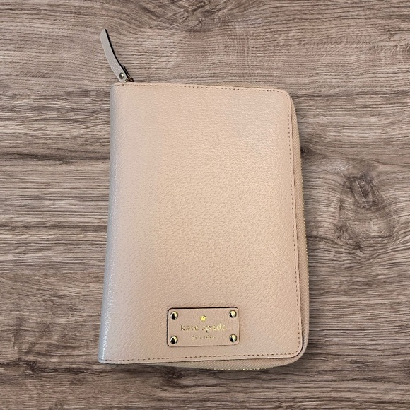 Kate Spade Wellesley Zip Around Personal Organizer - Picture 1 of 10